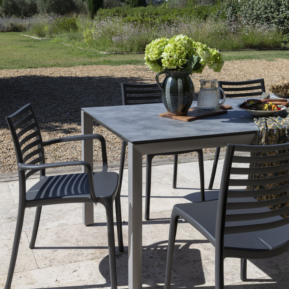 Lot table Greggia 220 x 95 cm + 8 chaises + 2 fauteuils Sunday